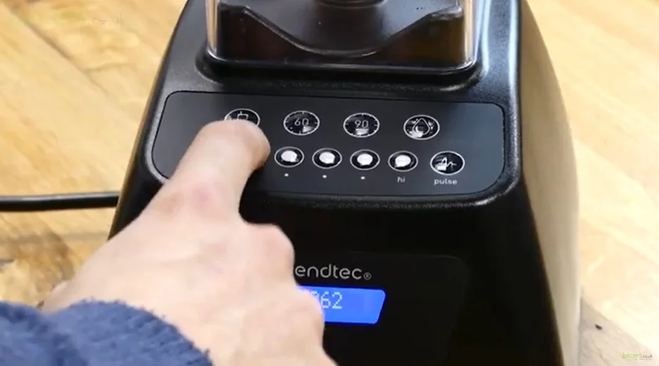 Blendtec Classic 575 offers several pre-programmed cycles, including ones for smoothies